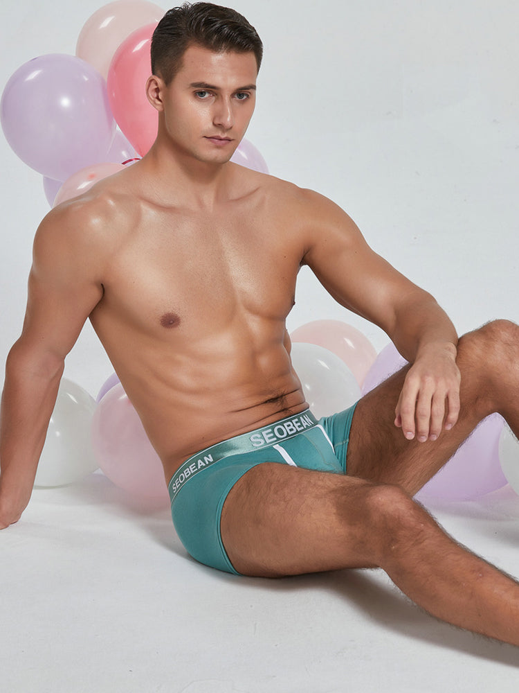 Contrast Letter Graphic U Line Trunks