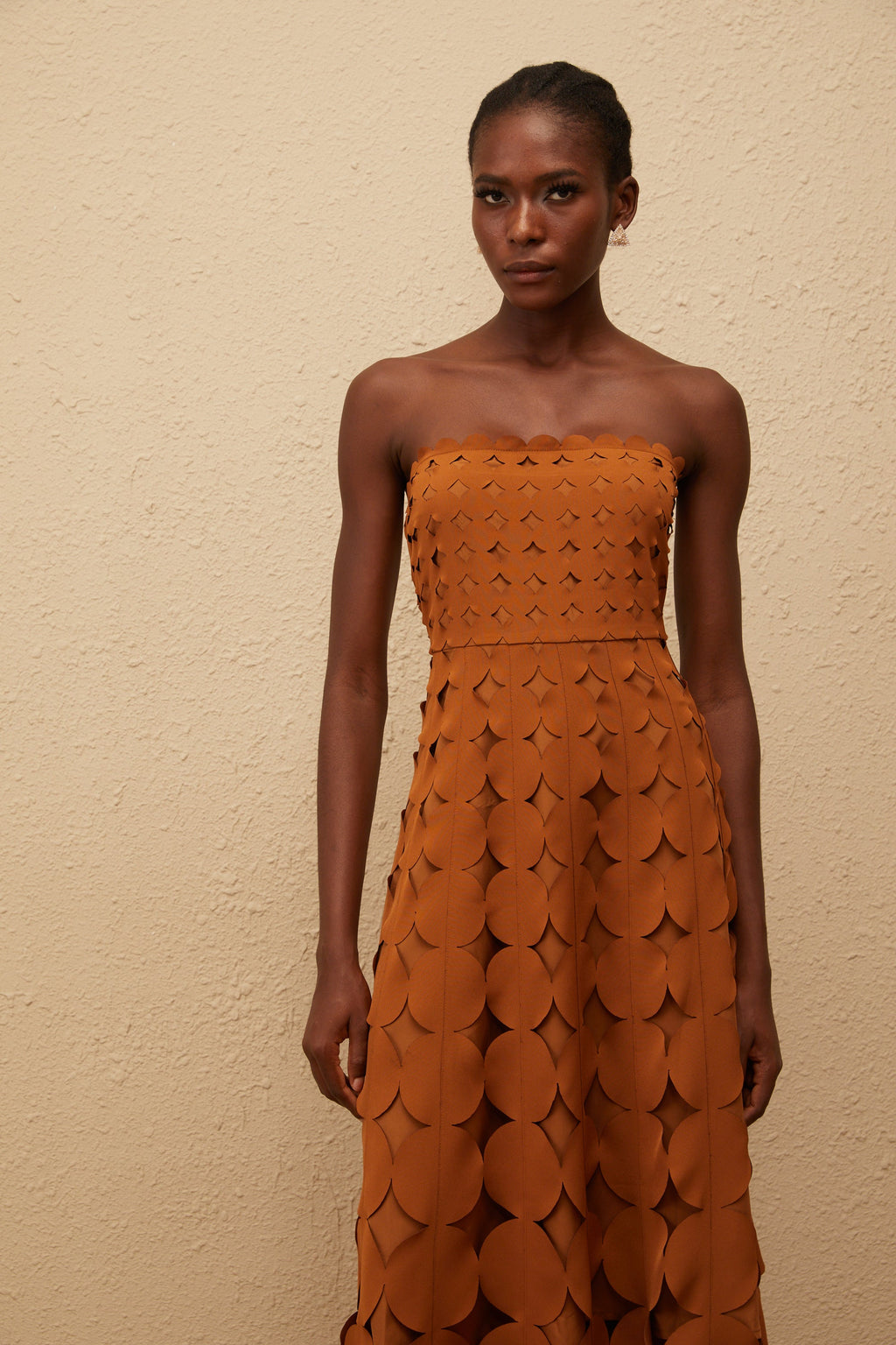 Daphné Brown Off Shoulder Scalloped Midi Dress