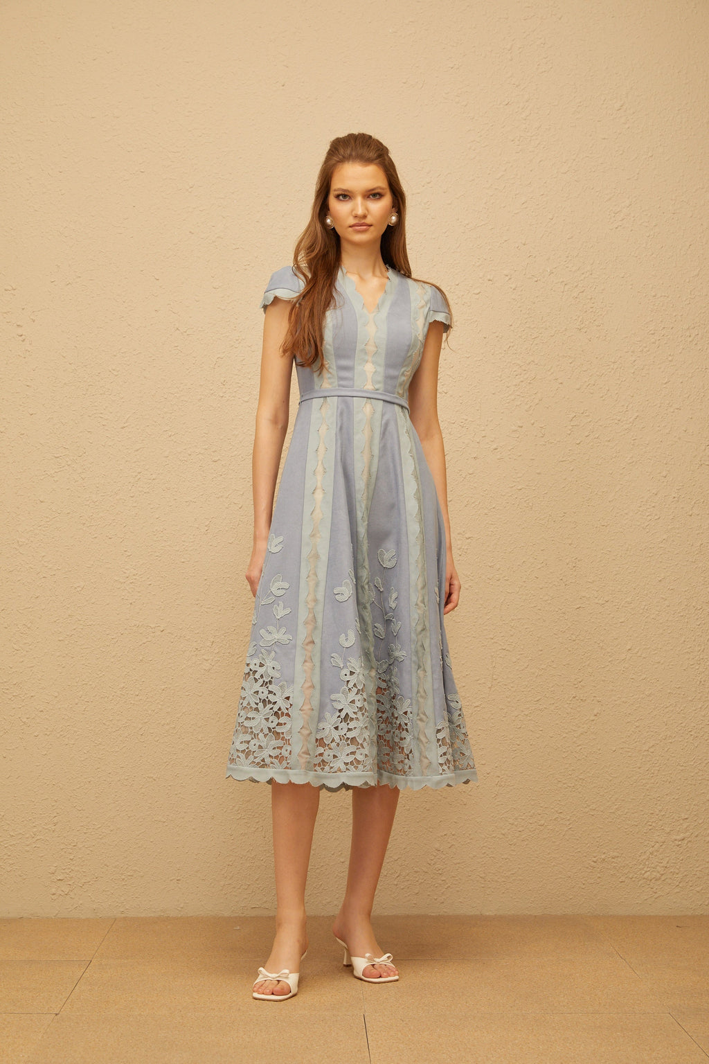 Amália Blue Scalloped Floral Embroidered Midi Dress