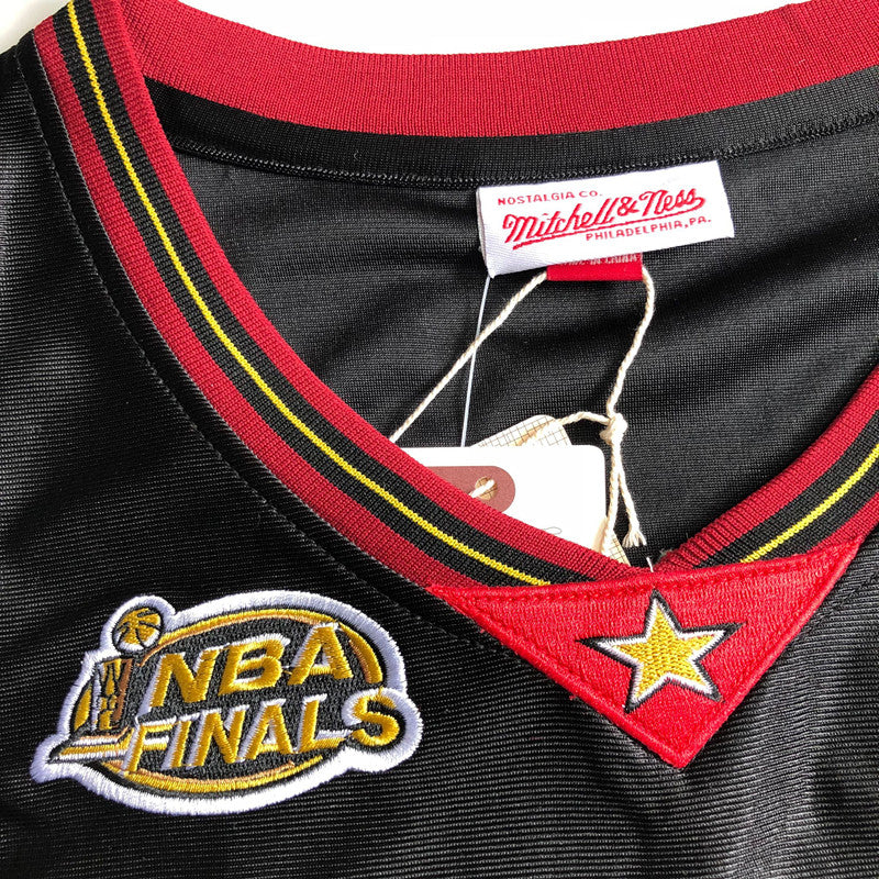 Men’s Sixers 2000-01 NBA Finals #3 Iverson Black jersey