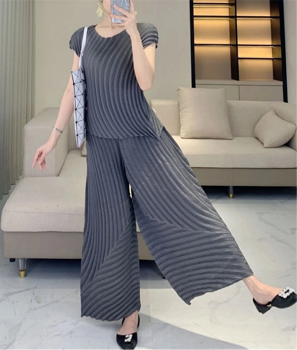 Geometric Plissé Pant 2-Piece Set