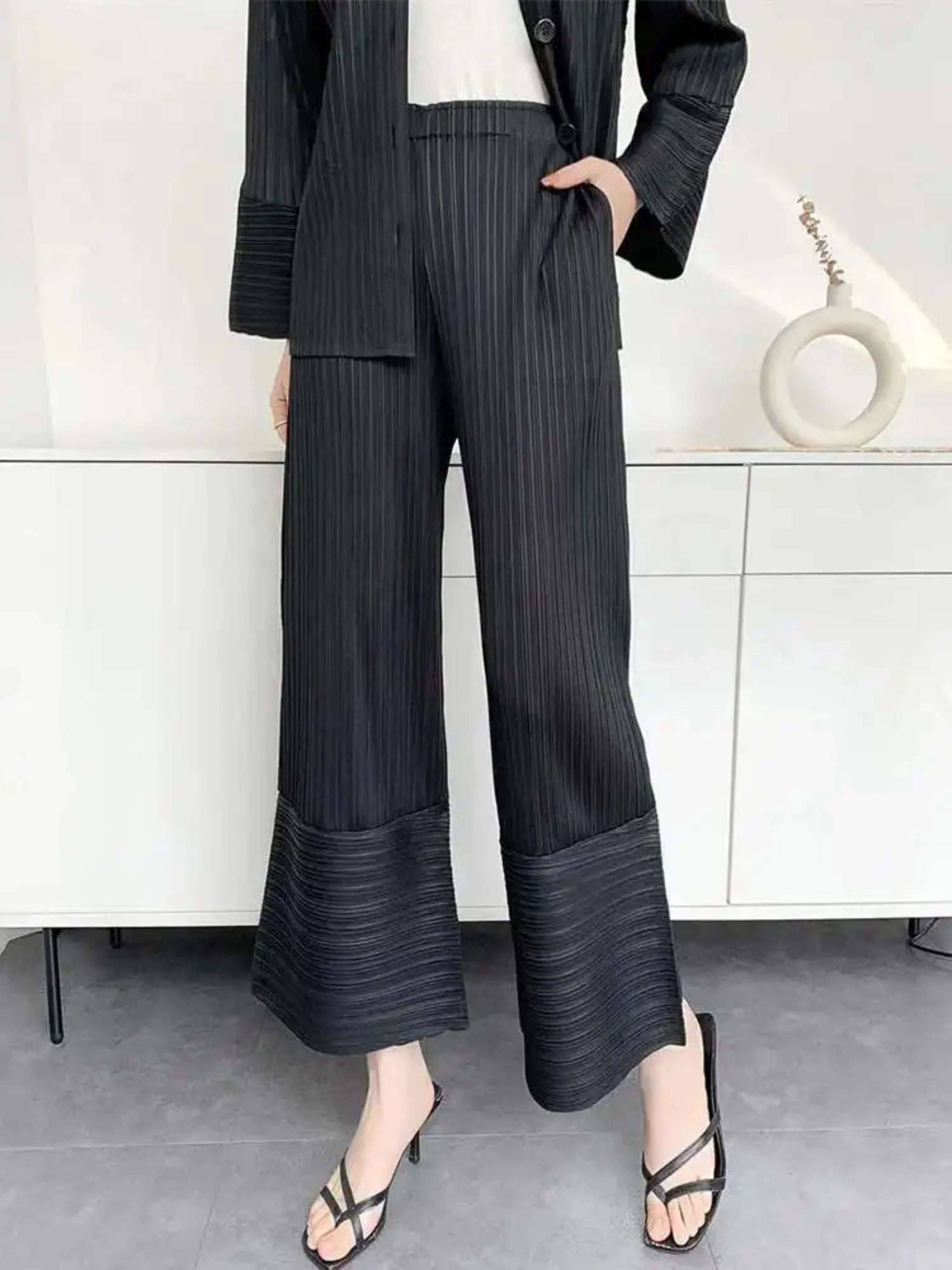 Elegant Plissé Pocket Wide Leg Pant