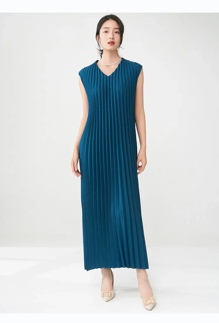 Contemporary Modern Sleeveless Pleated Midi Dress