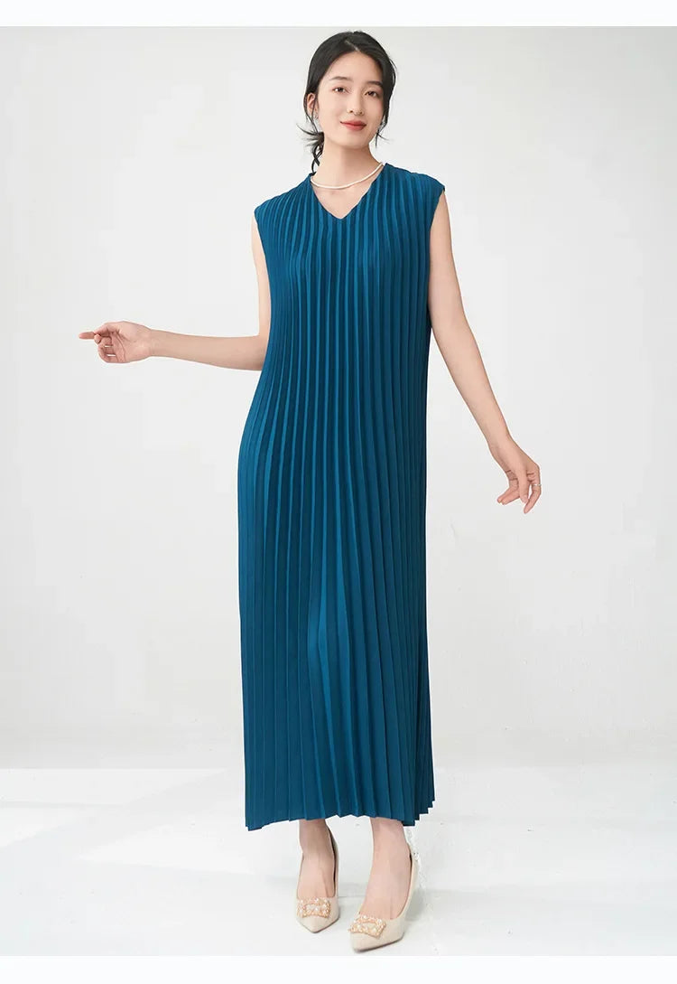 Contemporary Modern Sleeveless Pleated Midi Dress
