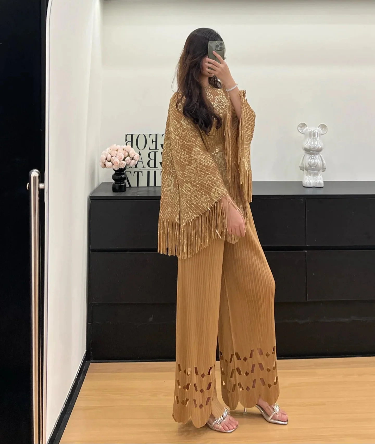 Elegant Cutout Pleated Plisse Set
